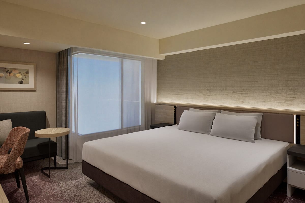 King Garden Side, Non Smoking | Minibar, in-room safe, desk, iron/ironing board