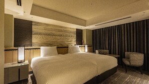 Minibar, in-room safe, desk, iron/ironing board
