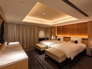 Presidential Suite, Non Smoking | 1 bedroom, minibar, in-room safe, desk