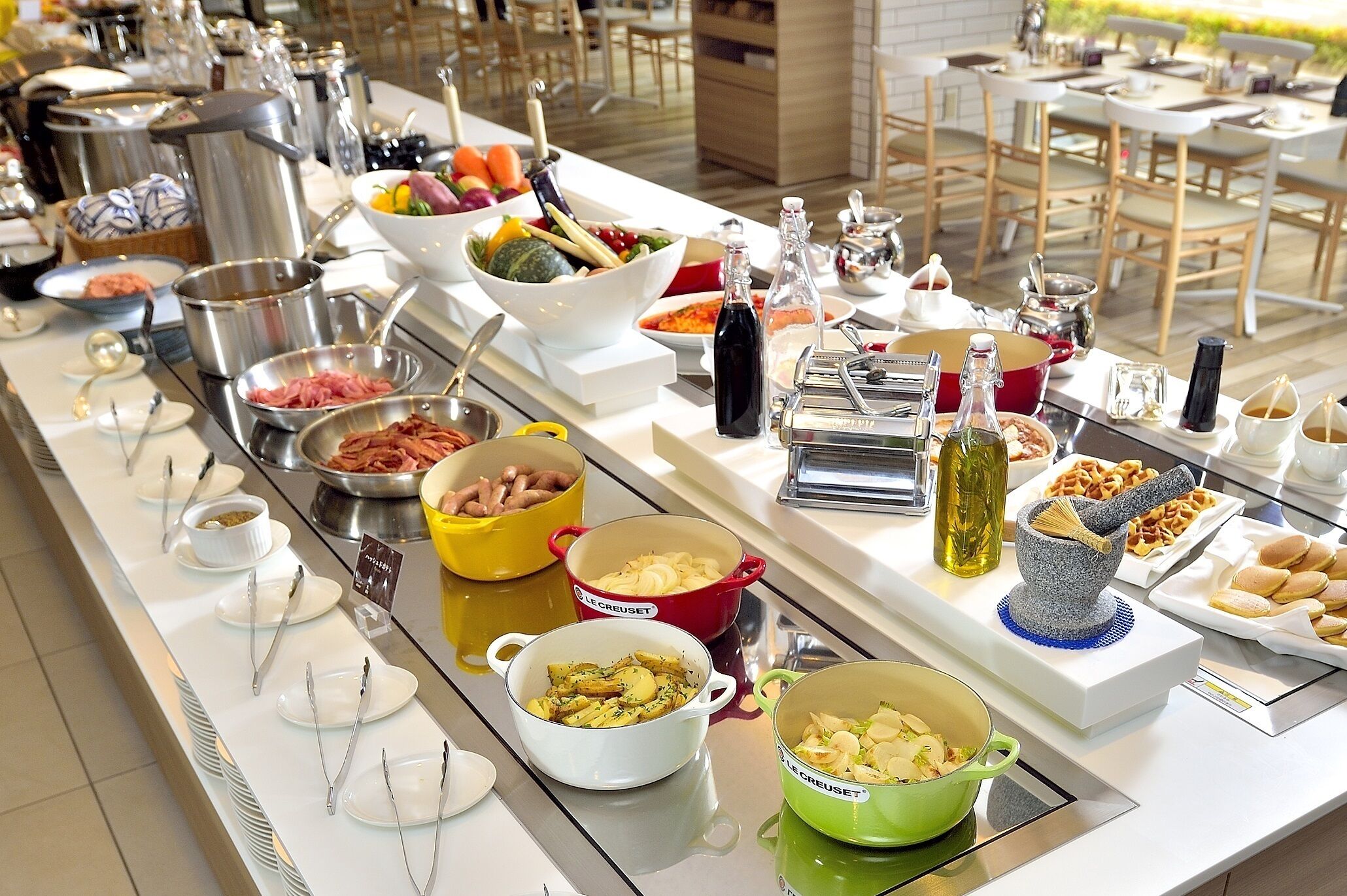 6 restaurants, breakfast, lunch, dinner served; french cuisine