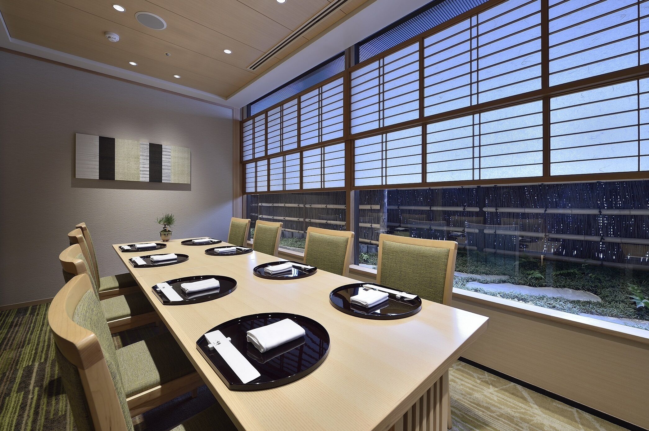 6 restaurants, breakfast, lunch, dinner served; french cuisine