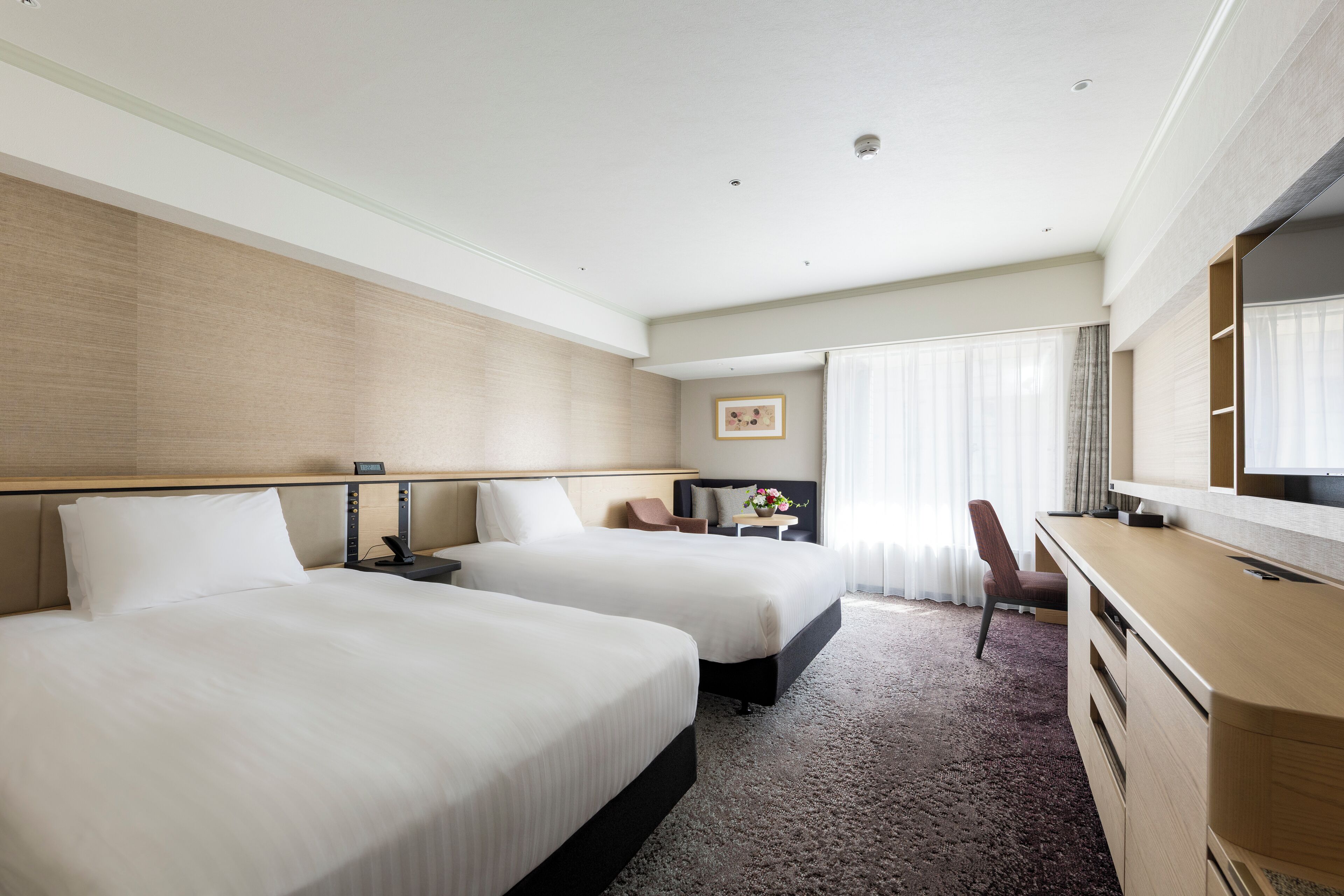 Twin kamer, niet-roken | Een minibar, een kluis op de kamer, een bureau