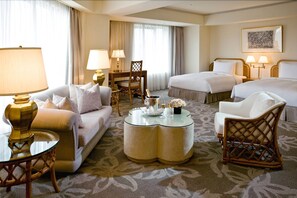 Deluxe Twin Room, Non Smoking, Corner | Minibar, in-room safe, desk, iron/ironing board - Hotel Nikko Fukuoka (Fukuoka)