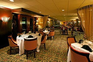 Breakfast, lunch and dinner served - Holiday Inn Johnstown Downtown by IHG (Johnstown)