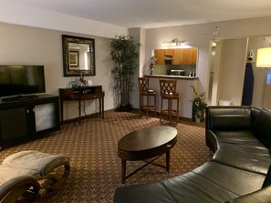 Suite, 1 King Bed | Desk, blackout curtains, iron/ironing board, free cots/infant beds - Holiday Inn Johnstown Downtown by IHG (Johnstown)
