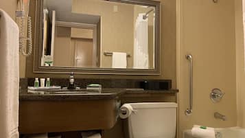 Combined shower/bathtub, free toiletries, hair dryer, towels