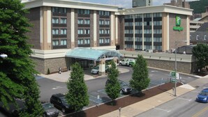 A Holiday Inn hotel with a brick facade, multiple floors, and a covered entrance. - Holiday Inn Johnstown Downtown by IHG (Johnstown)