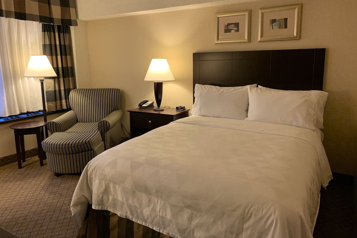 Standard Room, 1 Queen Bed