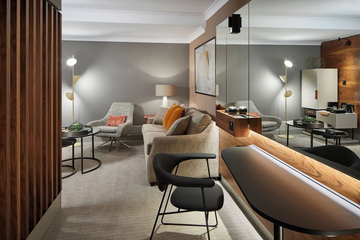 executive suite, multiple beds (executive lounge access) | 1 bedroom, pillow-top beds, in-room safe, desk