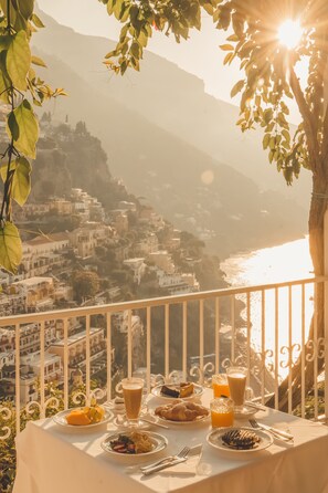 Free daily buffet breakfast - Poseidon Hotel (Positano)