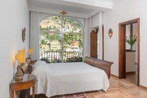 Suite superior, Terraza, vista al mar | Ropa de cama de alta calidad, camas con pillow-top y minibar 