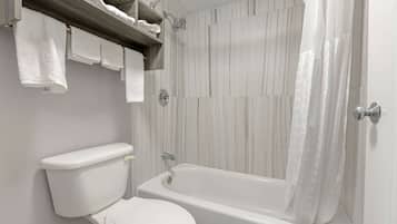 Individually furnished, desk, iron/ironing board, free WiFi