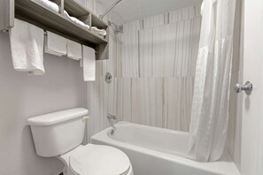 Individually furnished, desk, iron/ironing board, free WiFi