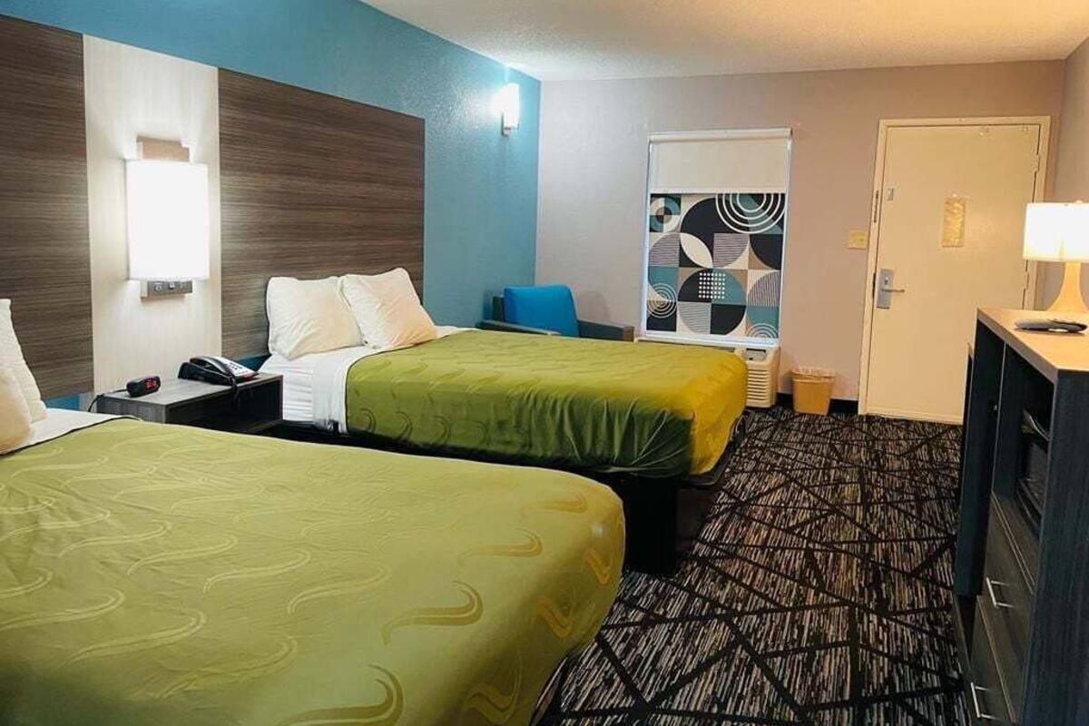 Individually furnished, desk, iron/ironing board, free WiFi