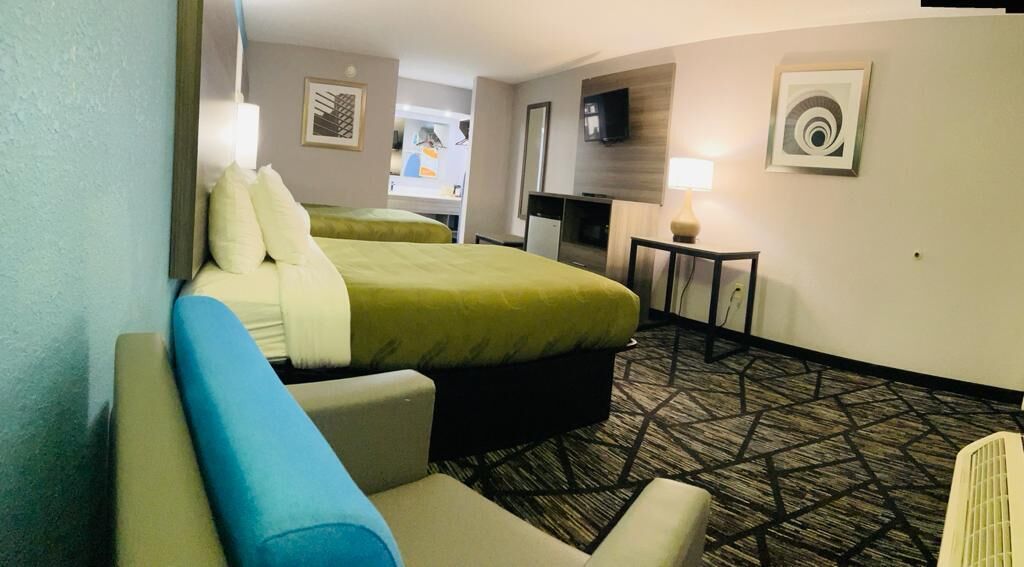 标准房, 2 张双人床, 吸烟房 | 特色家居、办公桌、熨斗/熨衣板、免费 WiFi