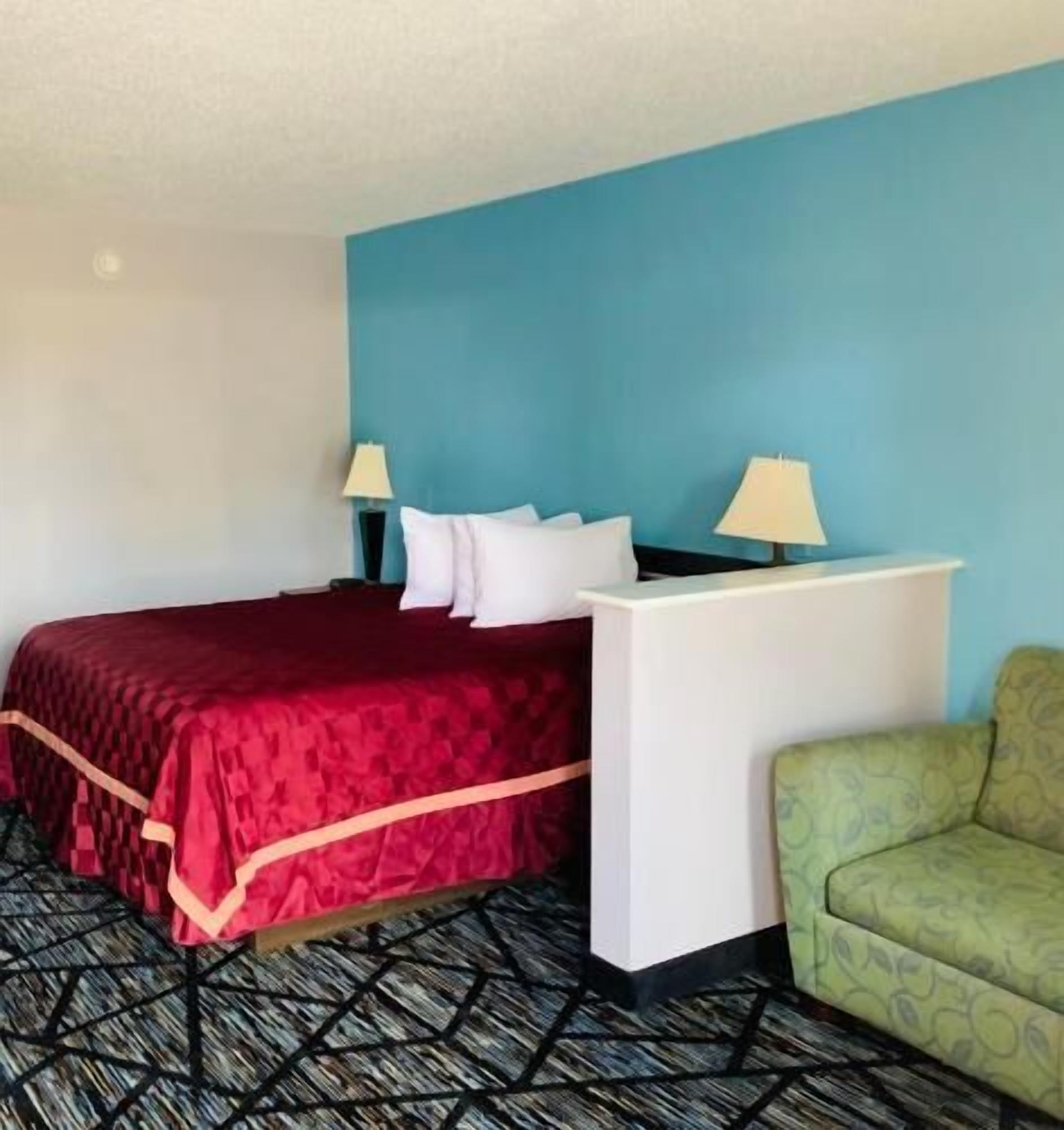 Individually furnished, desk, iron/ironing board, free WiFi