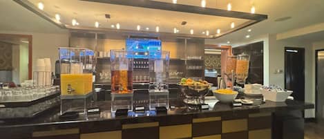 Buffet déjeuner gratuit tous les jours