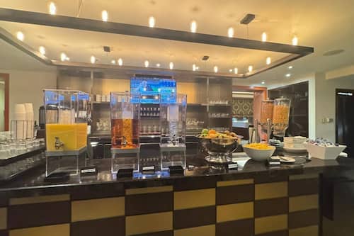 Daily buffet breakfast for a fee