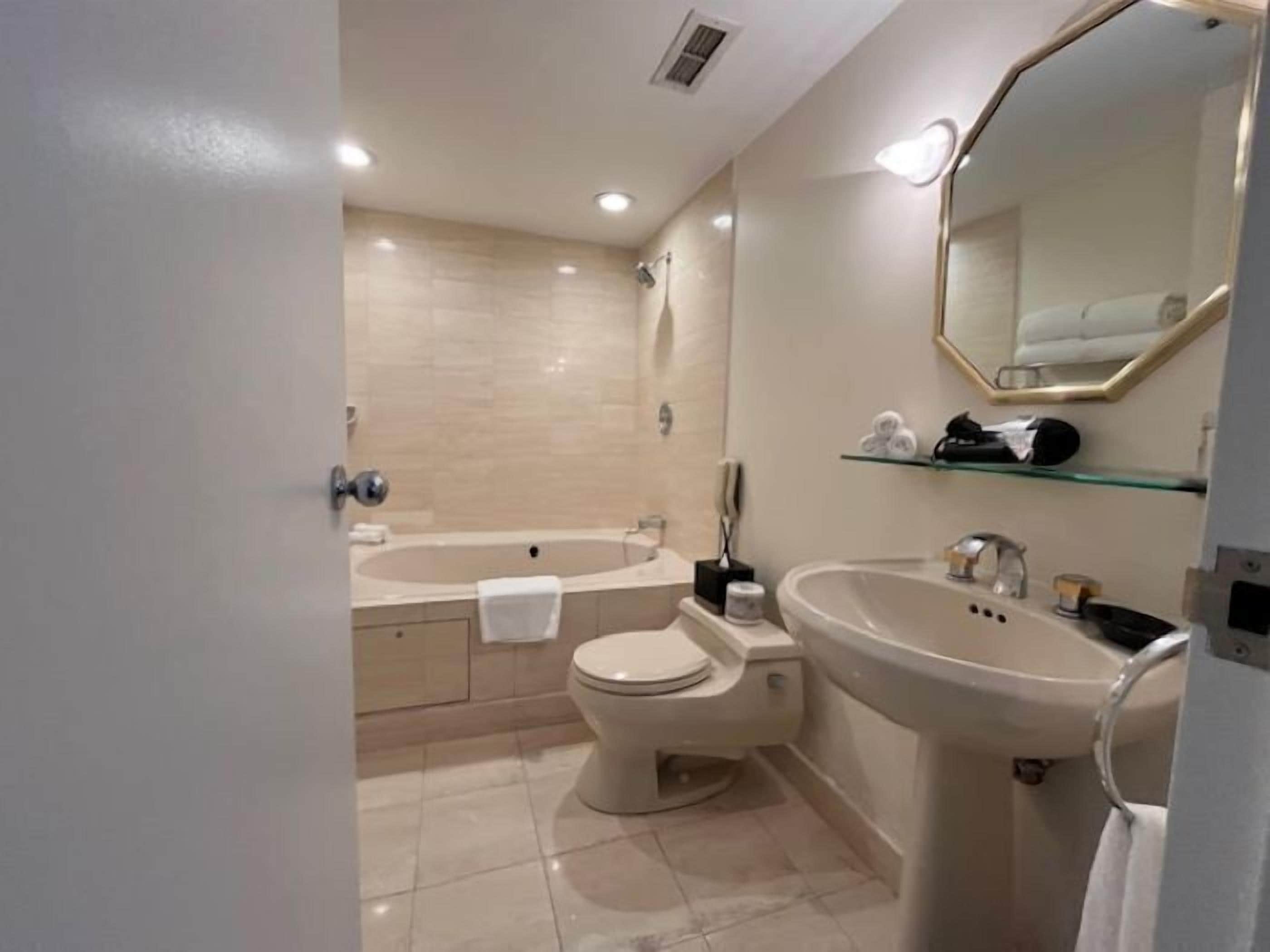 Photo - Cambridge Suites Toronto