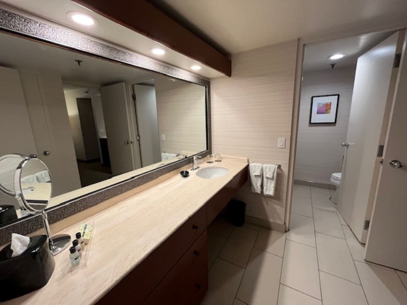 Photo - Cambridge Suites Toronto