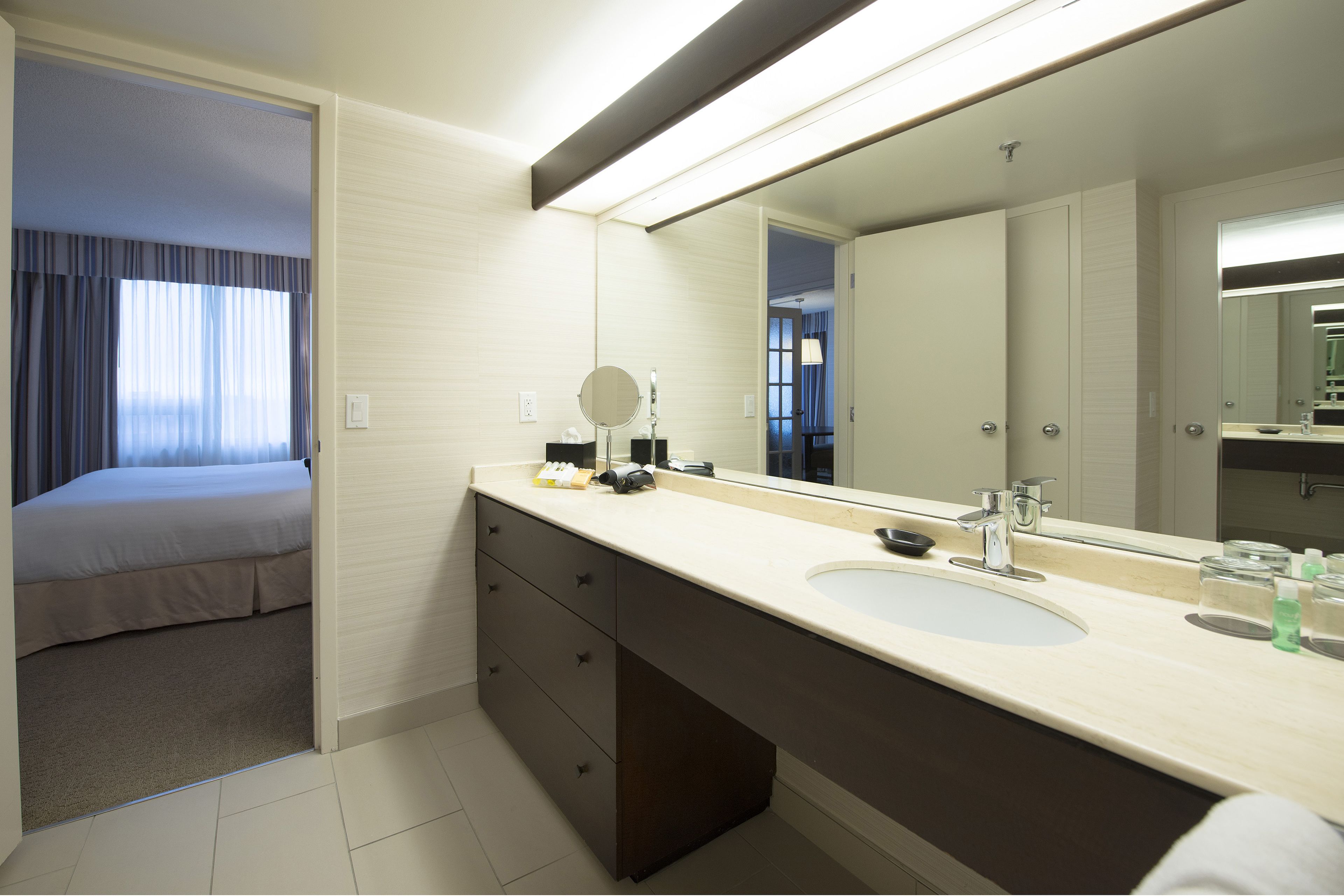 Photo - Cambridge Suites Toronto