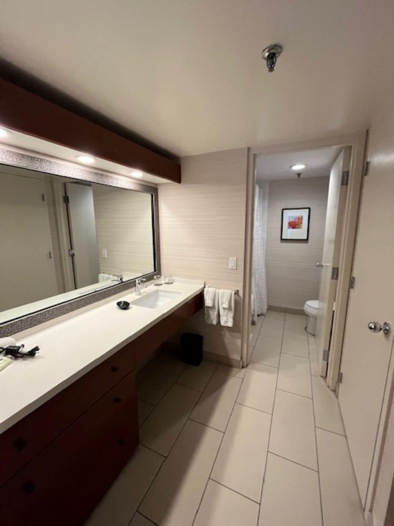 Photo - Cambridge Suites Toronto