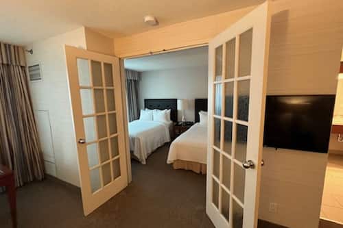 1 bedroom, premium bedding, pillow-top beds, in-room safe