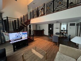 Presidential Penthouse | Living area | 37-inch LCD TV with digital channels, TV, pay movies