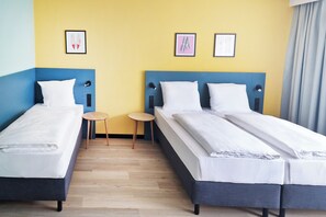 Comfort Triple Room | In-room safe, blackout drapes, soundproofing, free cribs/infant beds - Hotel Boulevard (Stuttgart)