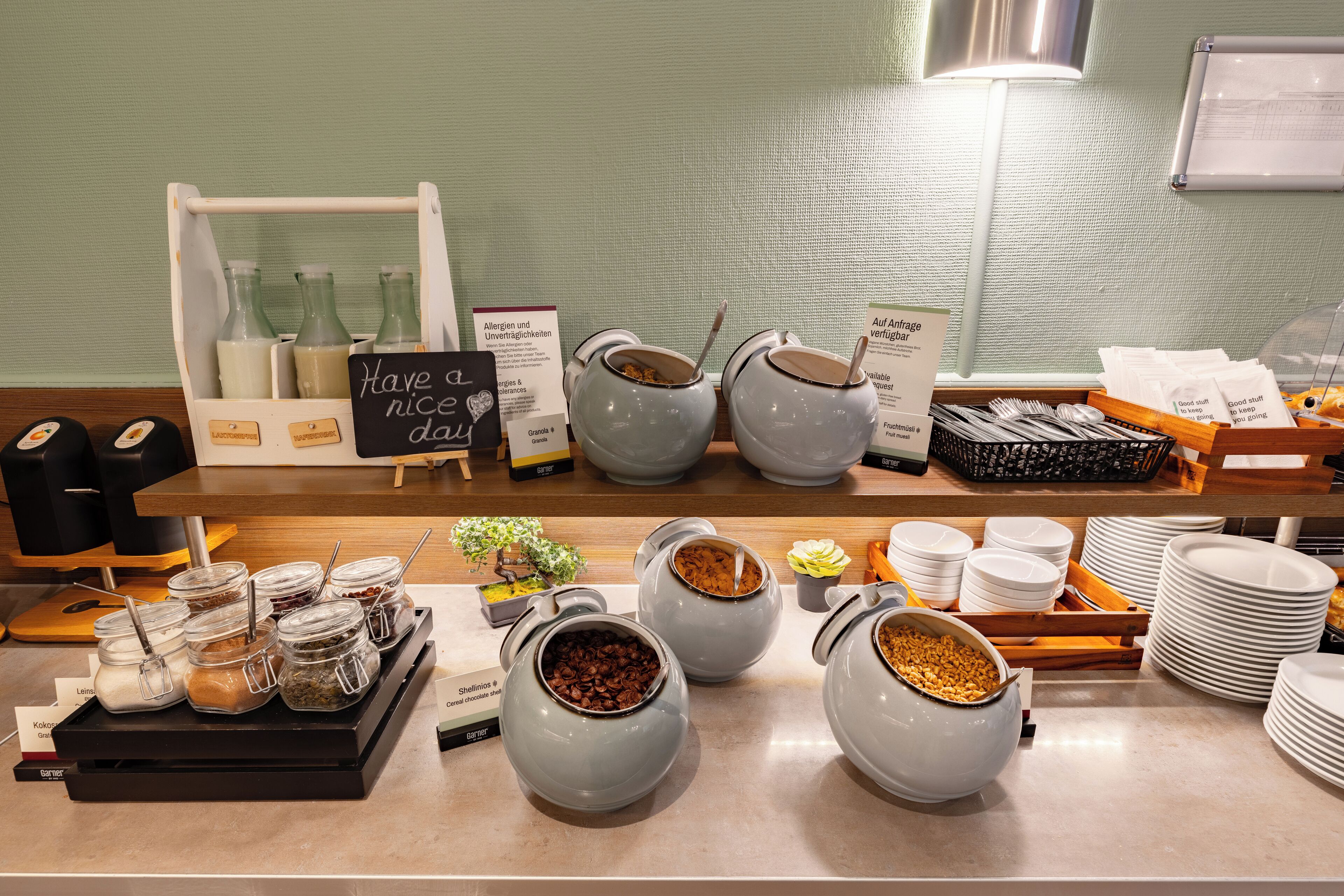 Petit déjeuner buffet (10 EUR par personne)