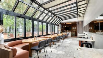 Frukostbuffé varje dag (EUR 20 per person)