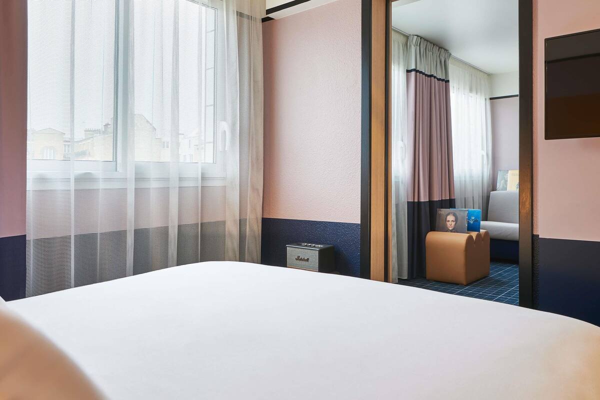 1 bedroom, premium bedding, minibar, in-room safe