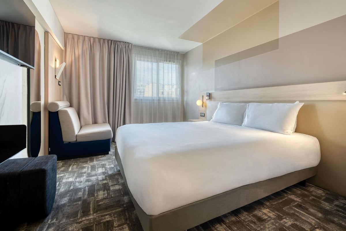 Superior Room, 1 Double Bed with Sofa bed | 1 bedroom, premium bedding, minibar, in-room safe