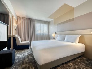 Superior Room, 1 Double Bed with Sofa bed | 1 bedroom, premium bedding, minibar, in-room safe - Hôtel Mercure Paris 15 Porte de Versailles (Paris)