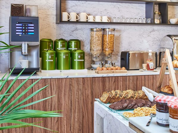 Desayuno buffet (EUR 20 por persona) 