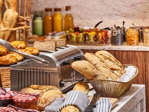 Petit déjeuner buffet servi tous les jours en supplément