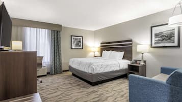 Standaard kamer, 1 kingsize bed, toegankelijk voor mindervaliden, koelkast & magnetron | Pillowtop-bedden, een bureau, een laptopwerkplek