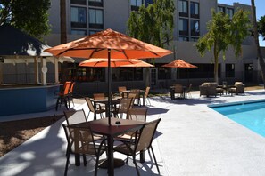 Outdoor pool, cabanas (surcharge), pool umbrellas - Hotel 502 (Phoenix)