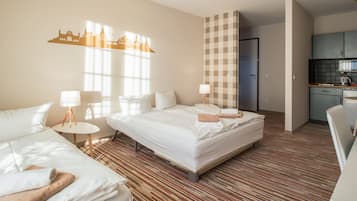 Hypo-allergenic bedding, in-room safe, desk, blackout curtains