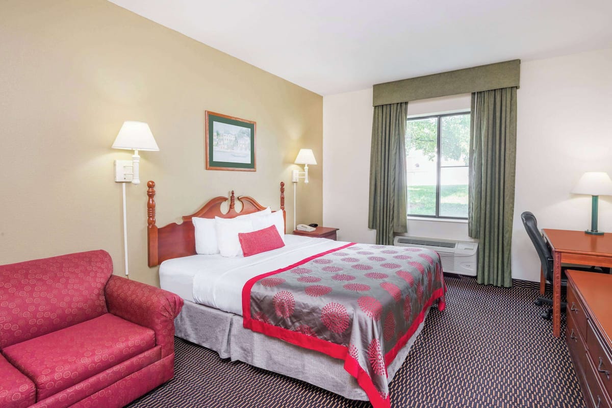 Desk, iron/ironing board, free cots/infant beds, free WiFi