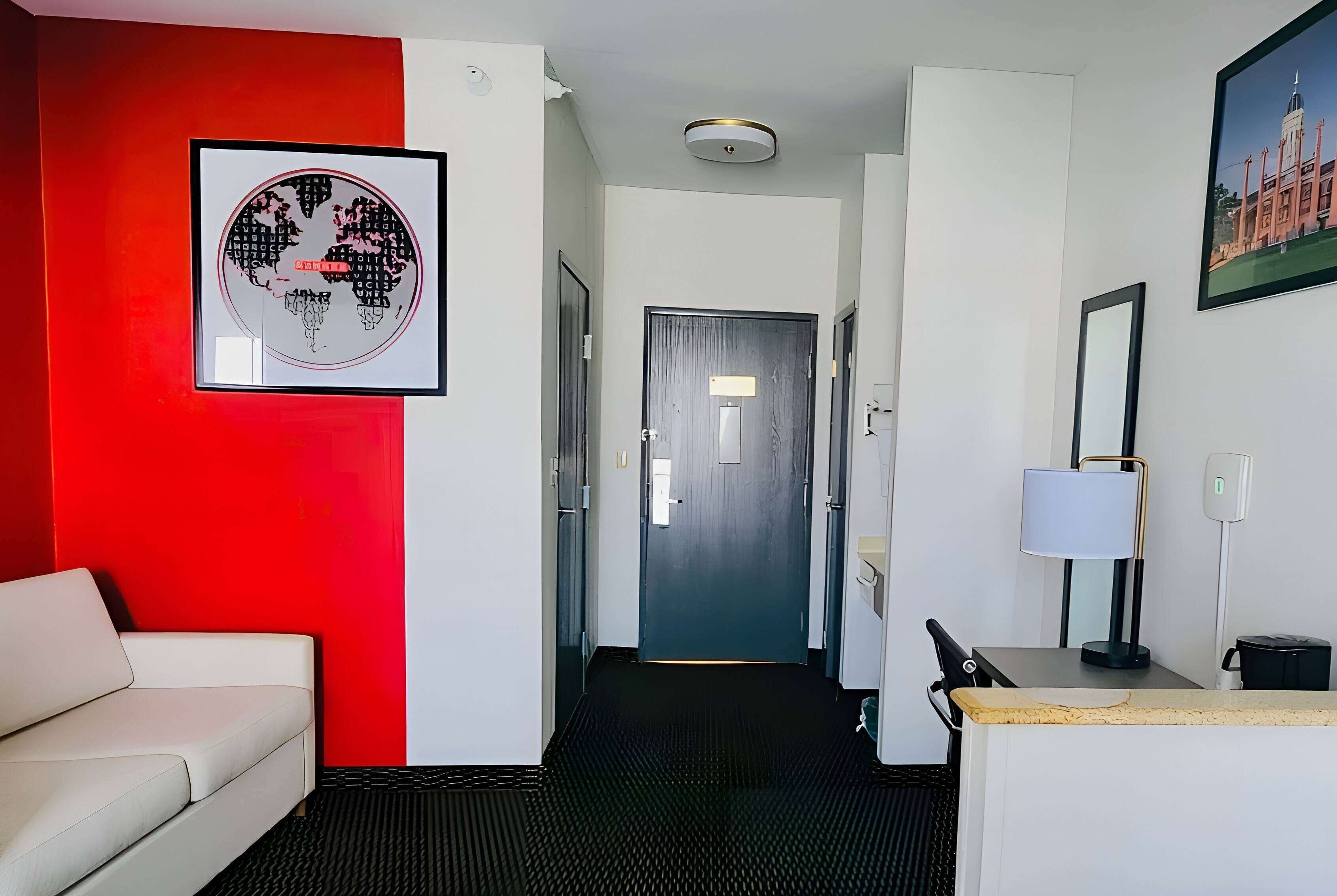 Studio Suite, 1 King Bed with Sofa bed, Non Smoking | Desk, iron/ironing board, free cribs/infant beds, free WiFi