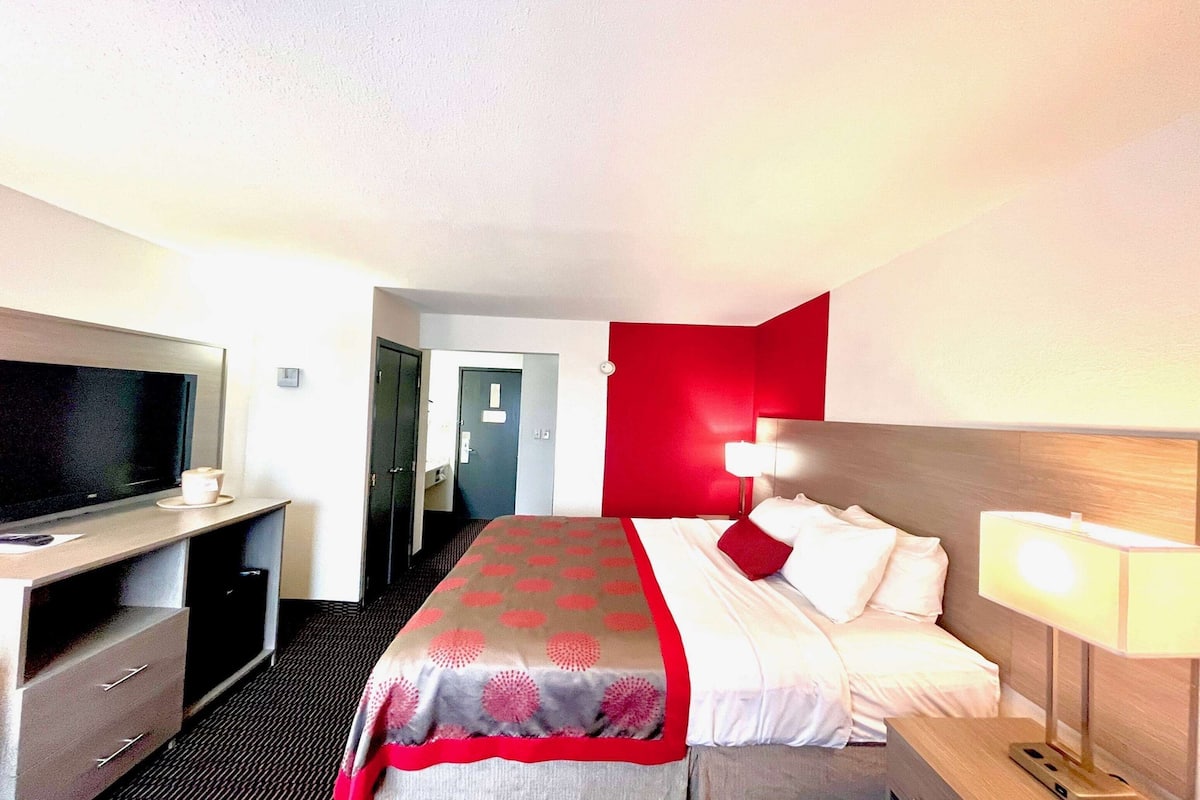 Desk, iron/ironing board, free cots/infant beds, free WiFi