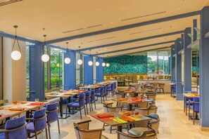 5 restaurants, breakfast, lunch, dinner served; Chinese cuisine 