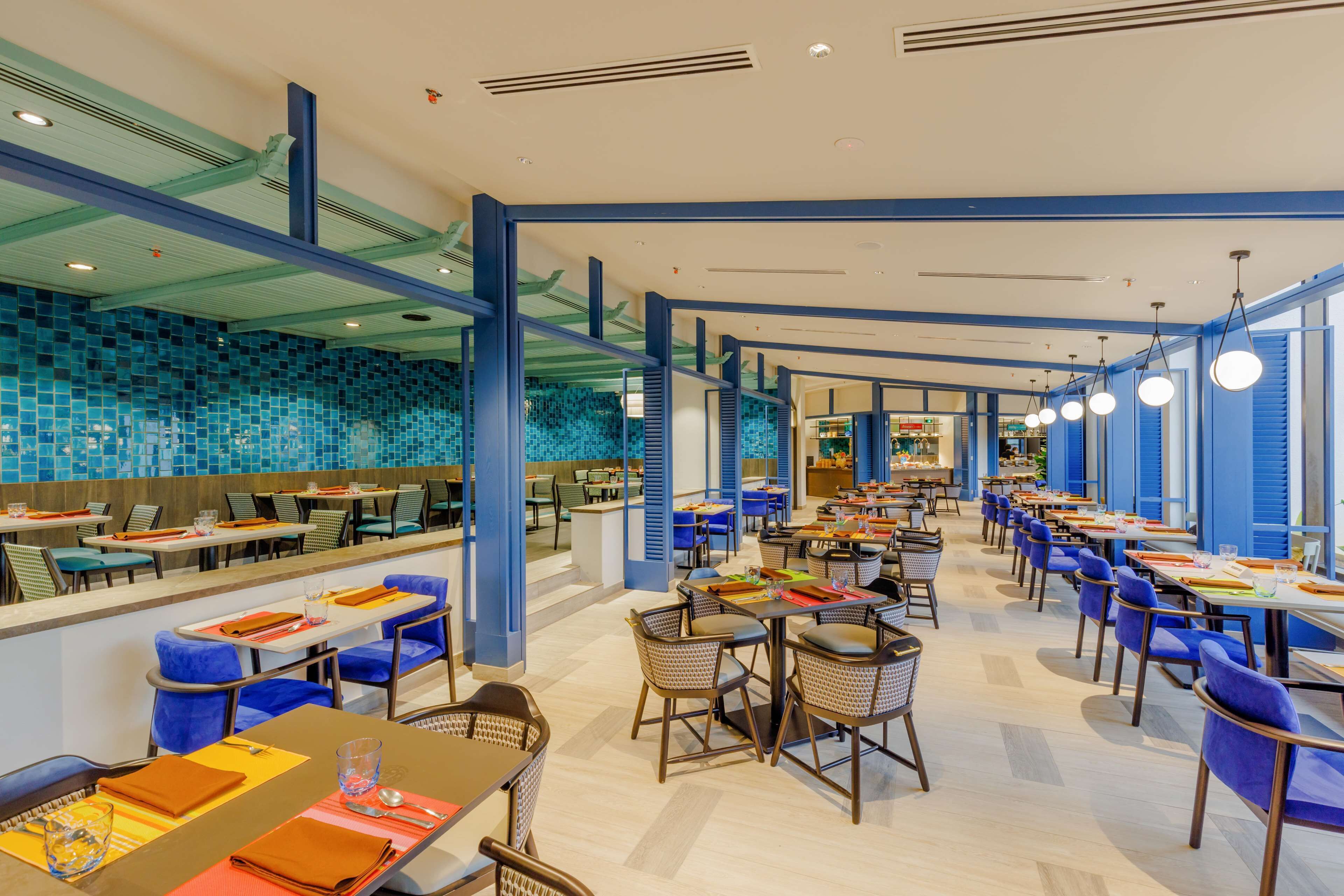 5 restaurants, breakfast, lunch, dinner served; chinese cuisine