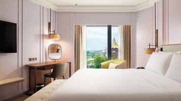 Premium bedding, minibar, in-room safe, desk