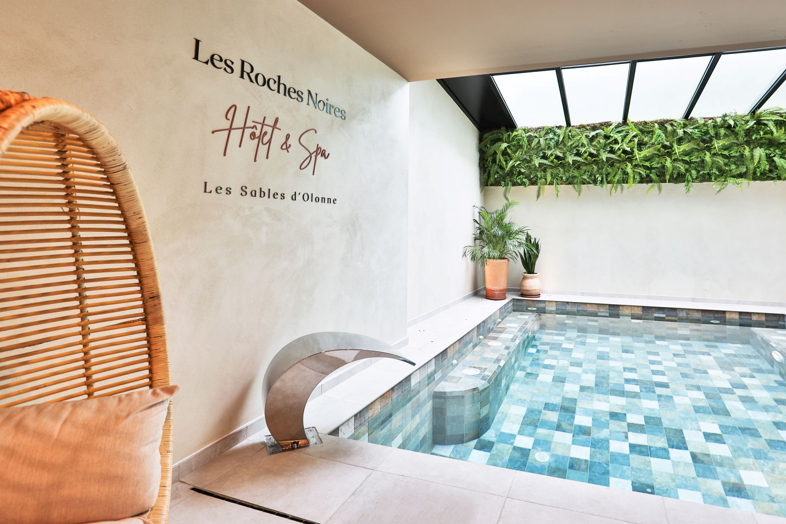 couples treatment room(s), hot tub, steam room, body treatments