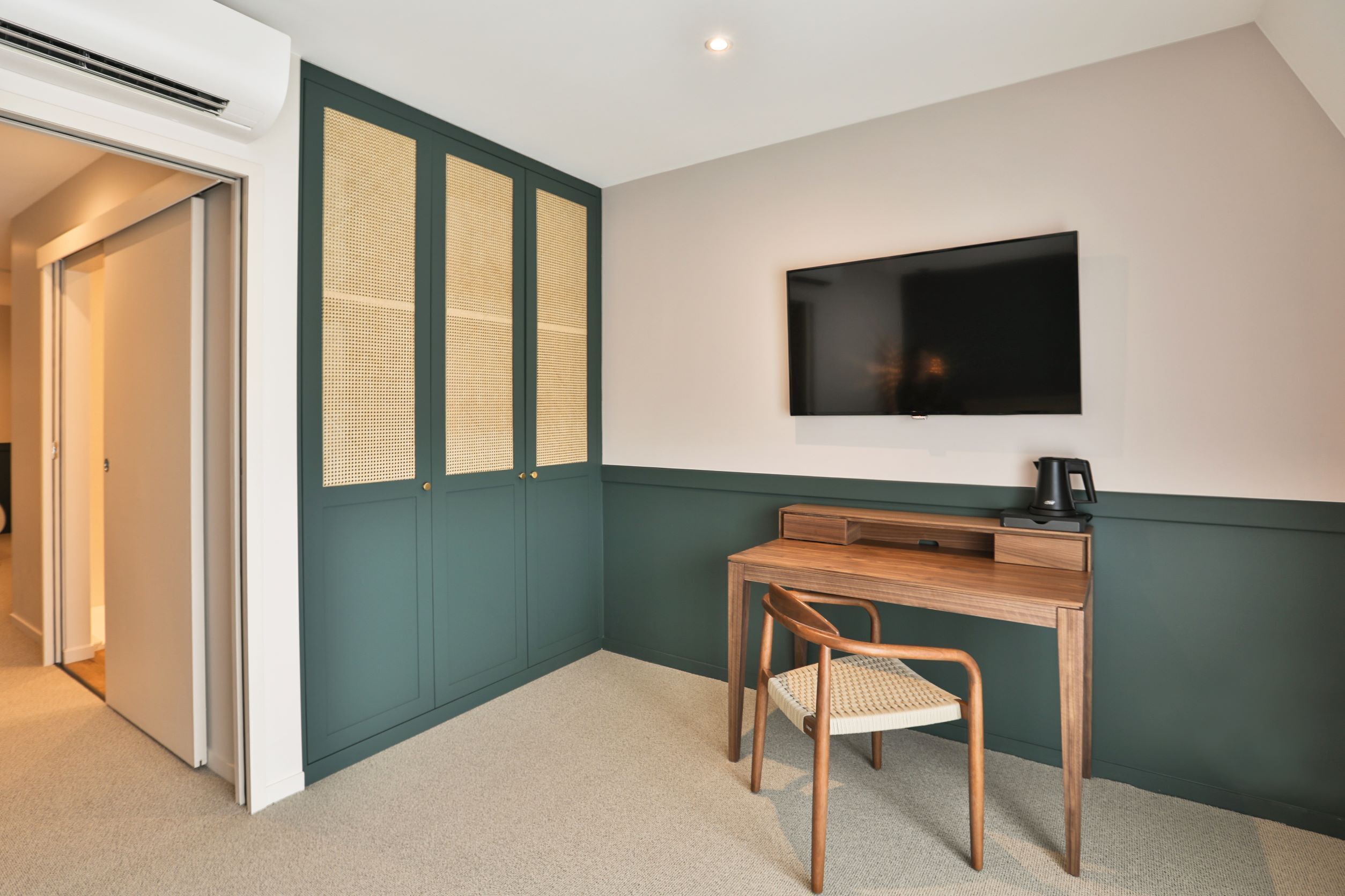 family room | 1 bedroom, premium bedding, desk, blackout curtains