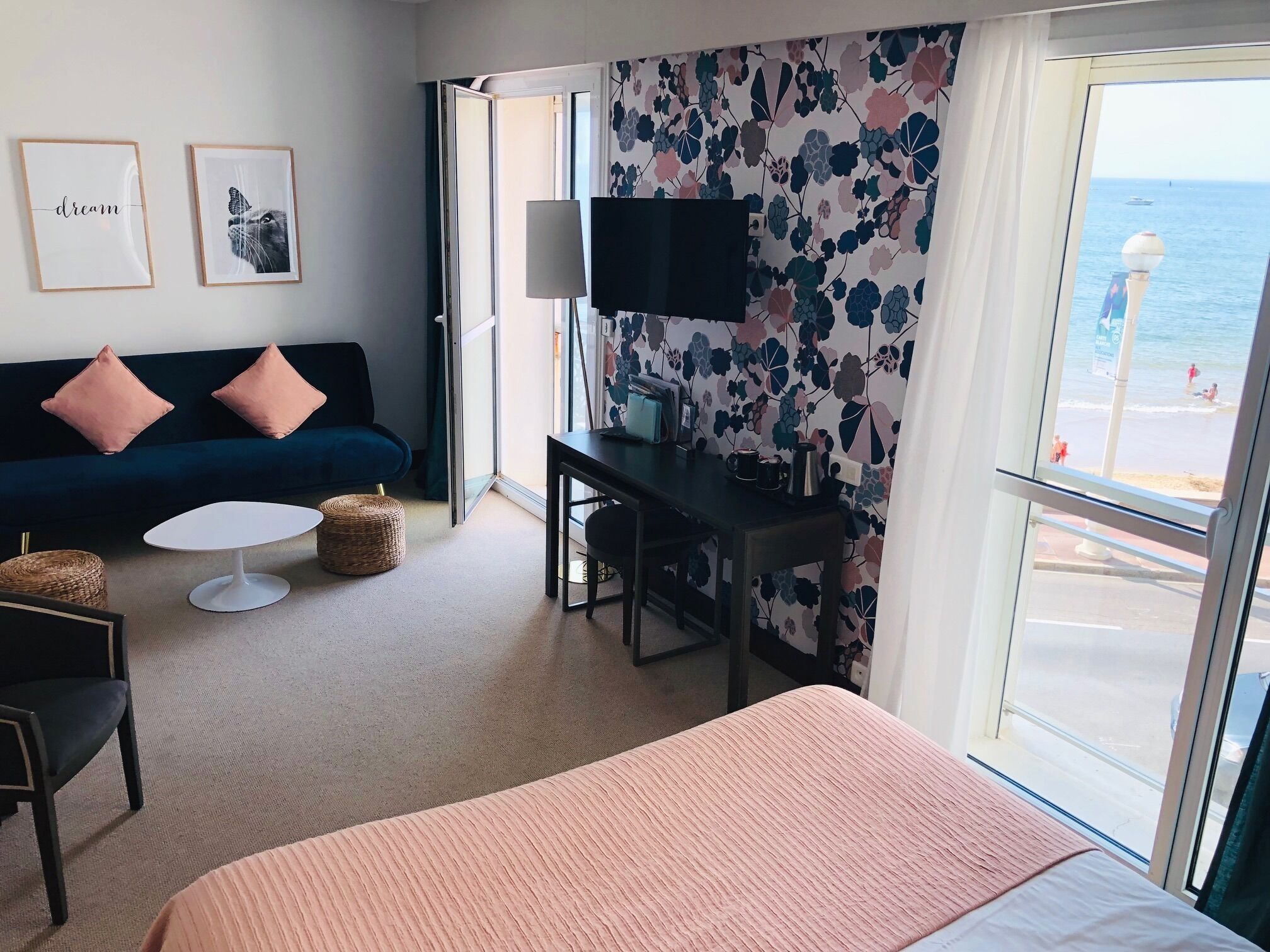 Junior kamer, uitzicht op zee | Luxe beddengoed, een bureau, verduisterende gordijnen, gratis wifi