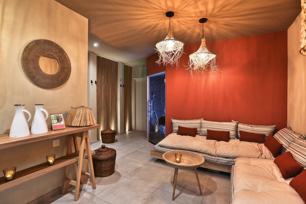 couples treatment room(s), hot tub, steam room, body treatments