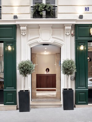 Property entrance - New Hotel le Voltaire (Paris)